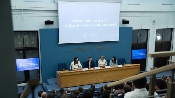 Attēlā: 08.–10.06.2026. ĀM norisinās ikgadējās ekonomikas mācības Latvijas diplomātiem ārvalstīs. Atklāšanas runu saka ārlietu ministre Baiba Braže.  FOTO: Laura Celmiņa, Ārlietu ministrija.