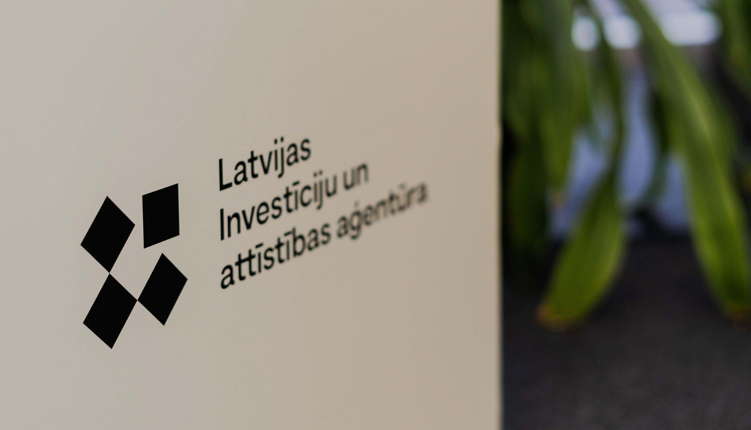 LAtvijas Investīciju un attīstības aģentūras logo uz balta fona