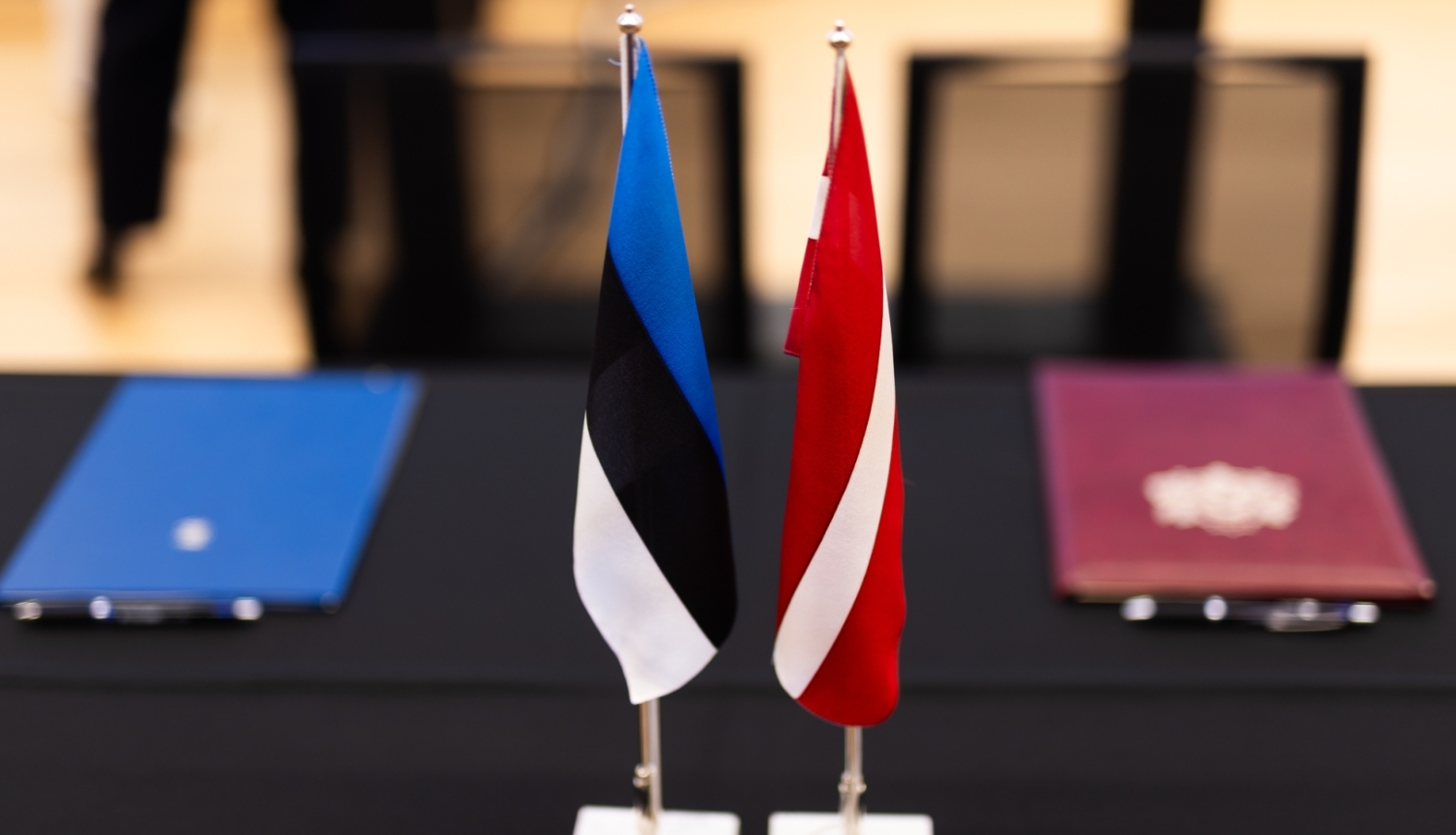 Latvija un Igaunija paraksta memorandu par piegāžu drošību; Tallinā sākas abu valstu biznesa forums