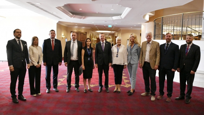 Valsts prezidents un uzņēmēju pavadošā delegācija