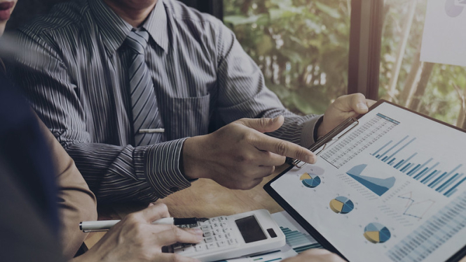 Saeima pieņem likumu atbalsta sniegšanai komersantiem kara seku mazināšanai