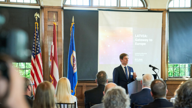 Foto - Valsts kanceleja. LIAA direktors XV Vispārējos latviešu dziesmu un deju svētkos Minesotā