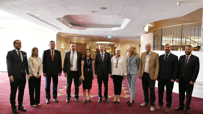 Valsts prezidents un uzņēmēju pavadošā delegācija