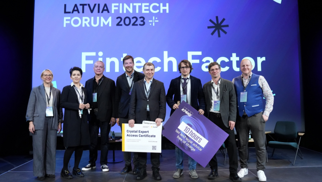 Uzvarētāju kopbilde Fin-tech forumā
