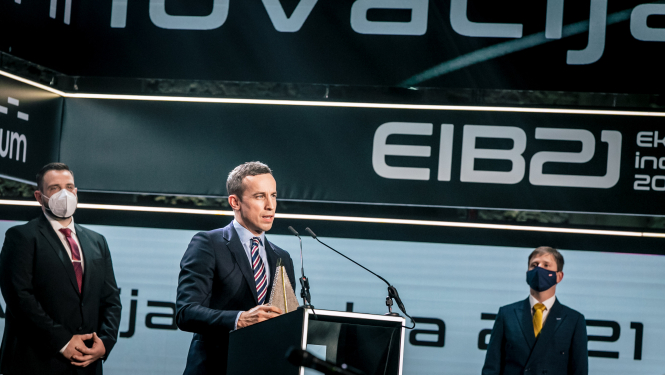 Inovāciju čempions LMT balvu saņem Ingmārs Pūķis