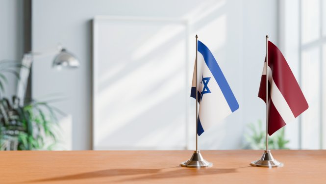 Latvijas un Izraēlas karogi