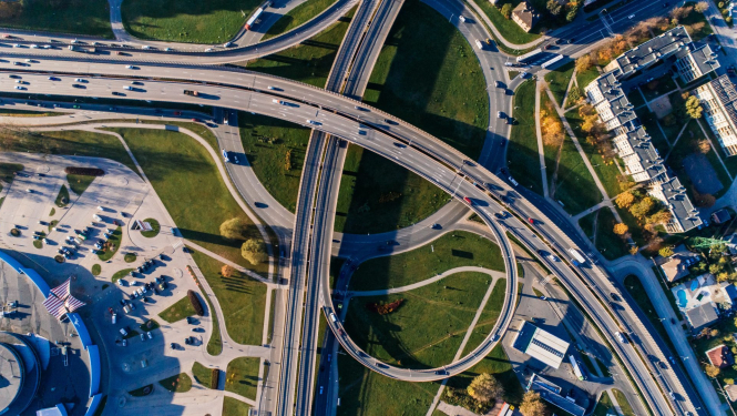 Skats uz viaduktu no putna lidojuma. 