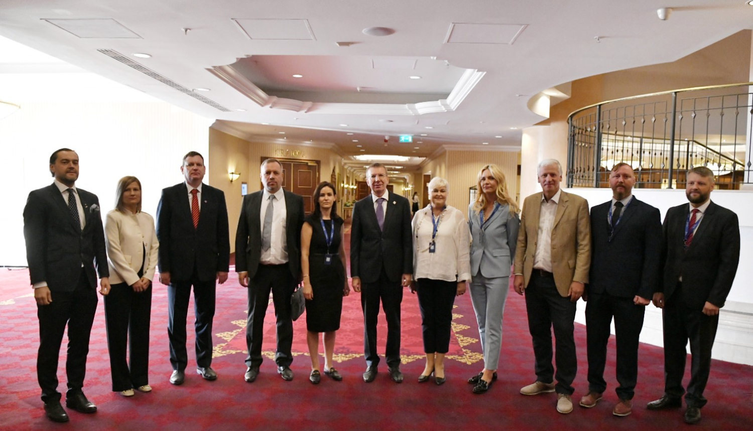 Valsts prezidents un uzņēmēju pavadošā delegācija