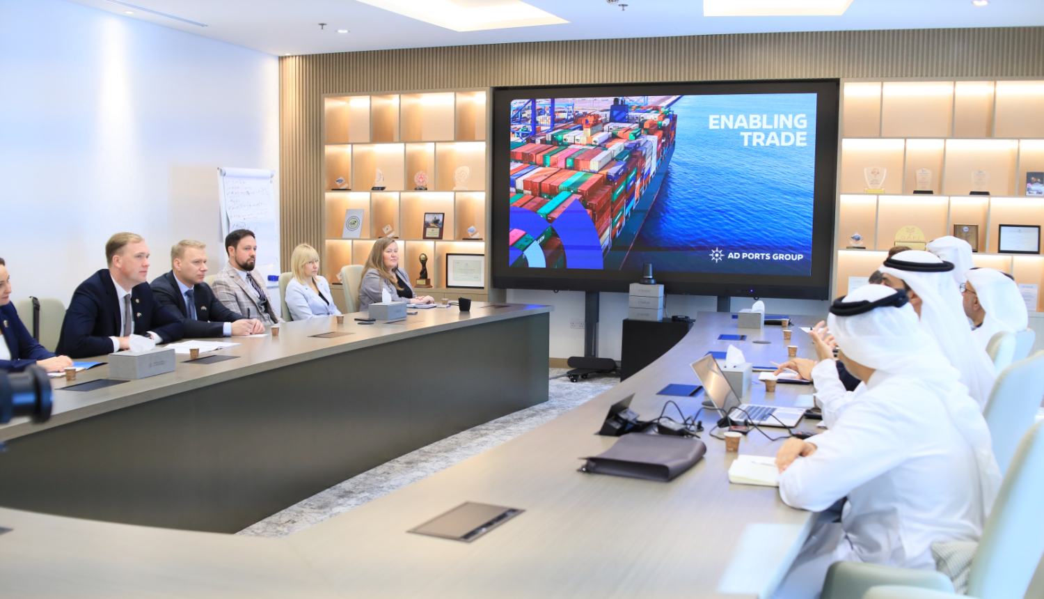 Ekonomikas ministrs vienojas par sadarbību ar vienu no lielākajiem AAE ostu un loģistikas uzņēmumiem “AD Ports Group”