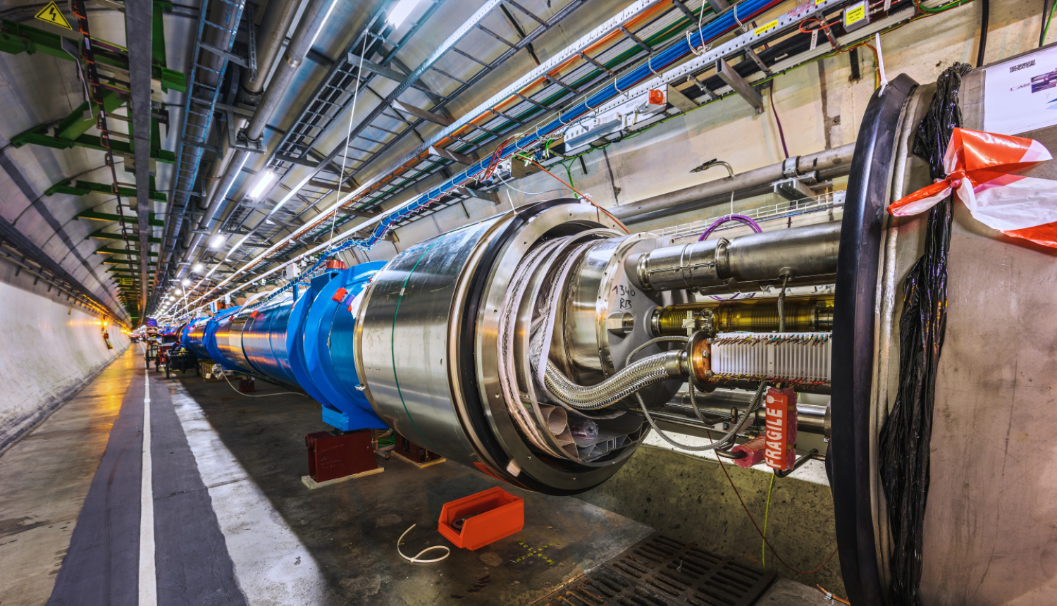 LHC: CERN Lielais hadronu daļiņu paātrinātājs. 