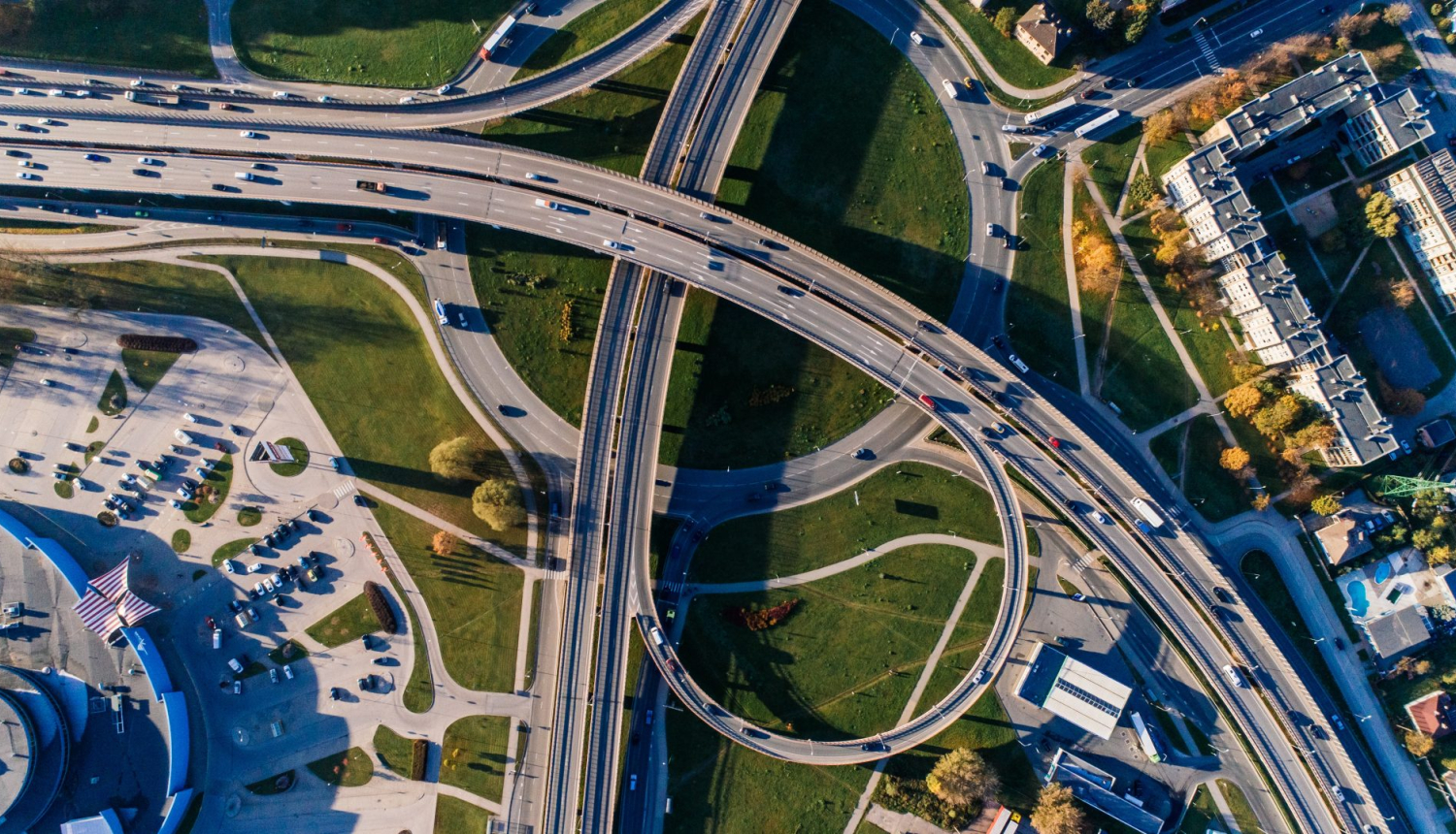 Skats uz viaduktu no putna lidojuma. 