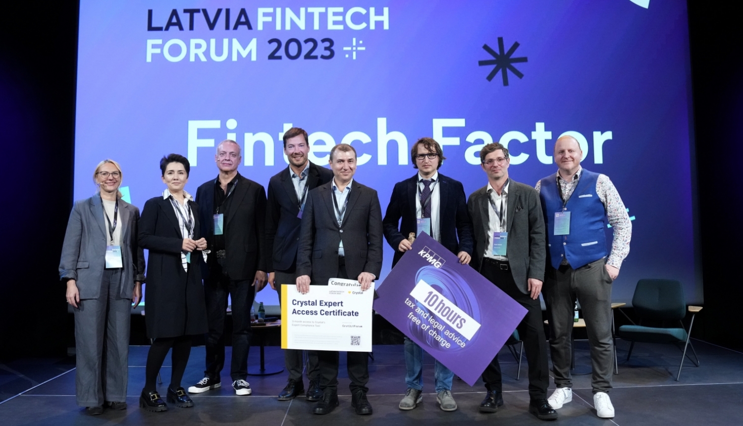 Uzvarētāju kopbilde Fin-tech forumā